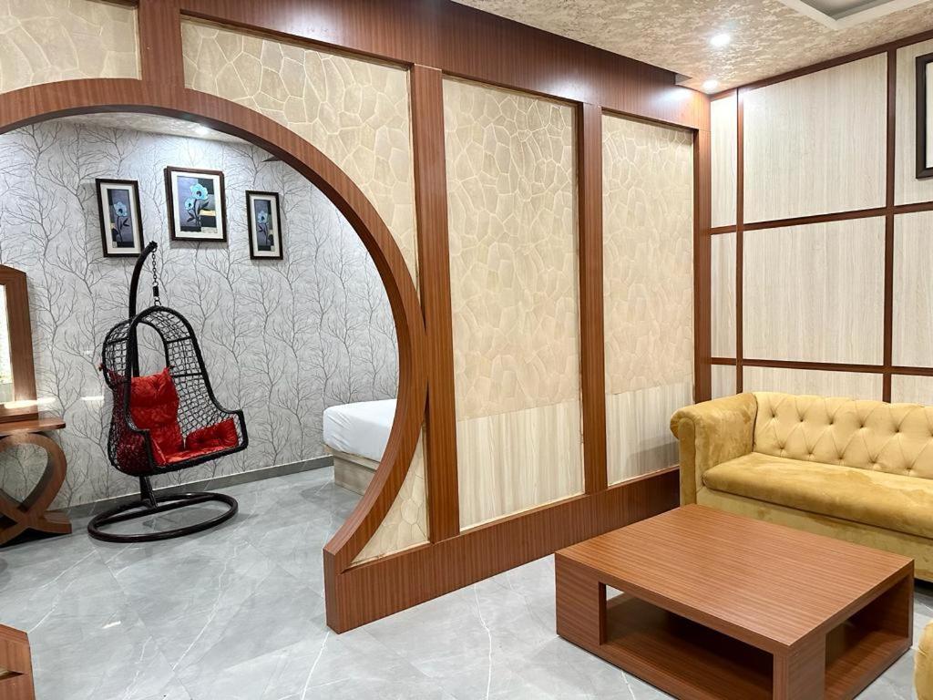 Royal Heritage Hotel & Resort Ayodhya Exterior photo